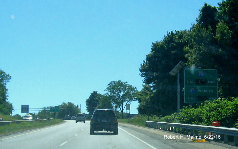 Image of partially activated RTT travel time sign on MA 128 South in Beverly