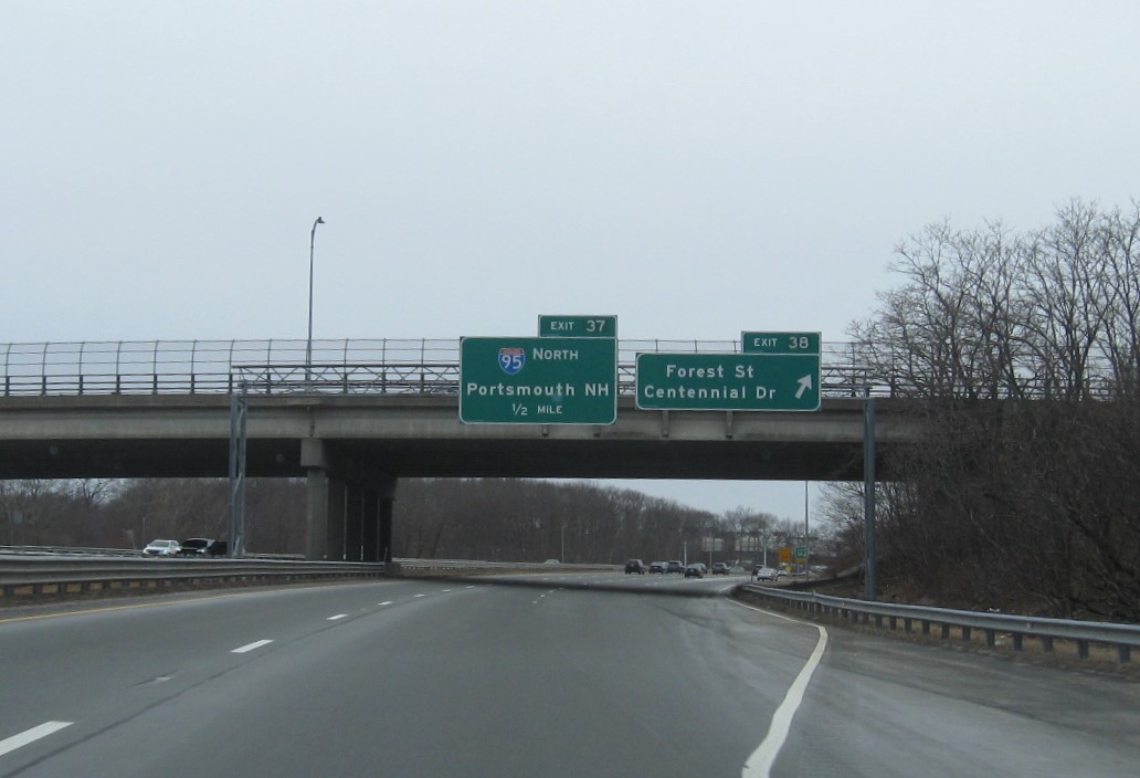 Image of 1/2 mile advance overhead sign for I-95 North exit with new milepost based exit number on MA 128 South in Peabody, February 2021