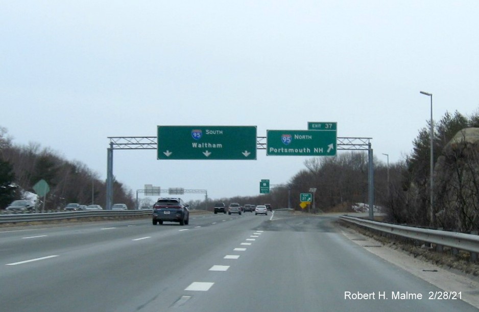 Image of overhead ramp sign for I-95 North exit with new milepost based exit number on MA 128 South in Peabody, February 2021