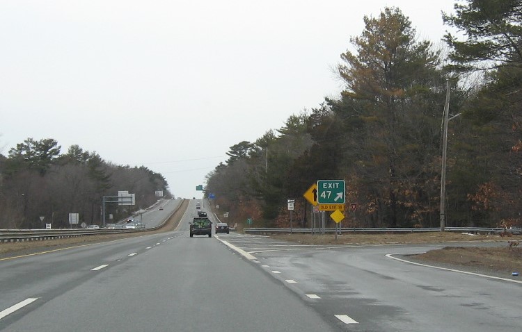 Image of gore sign for MA 22 exit with new milepost based exit number and yellow old exit sign below on MA 128 South in Beverly, February 2021