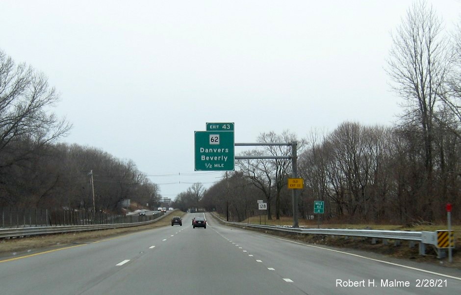 Image of 1 mile advance overhead sign for MA 62 exit with new milepost based exit number on MA 128 South in Beverly, February 2021