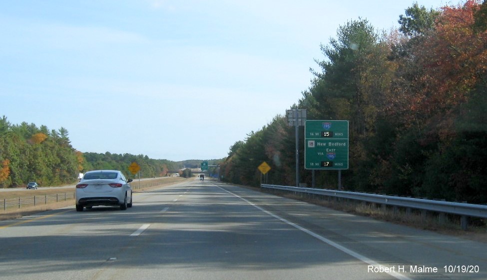 Image of activated MassDOT Real Time Traffic sign on MA 140 South in Taunton, November 2020