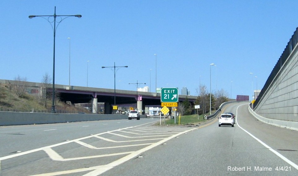 Image of gore sign for I-290 East exit with new milepost based exit number and yellow Old Exit 13 advisory sign below on MA 146 North in Worcester, April 2021