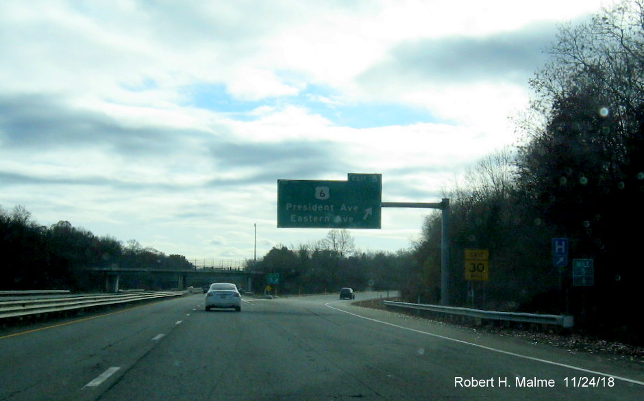 Image of overhead ramp sign for US 6 exit on MA 24 South in Fall River in Nov. 2018