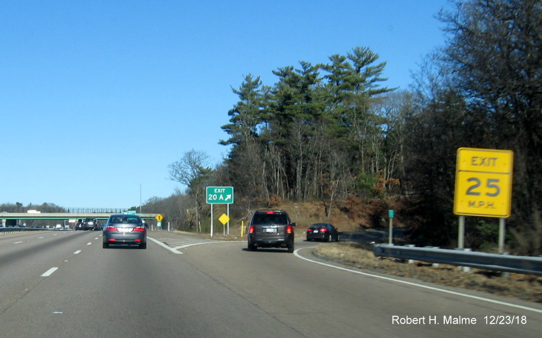 Image of newly placed gore sign for MA 139 East exit on MA 24 North in Stoughton