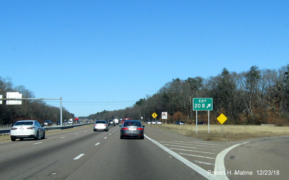 Image of newly placed gore sign for MA 139 West exit in MA 24 North in Stoughton
