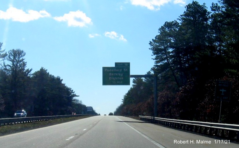 Image of 1/2 mile advance overhead sign for Padelford Street exit with new milepost based exit number on MA 24 South in Berkley, January 2021