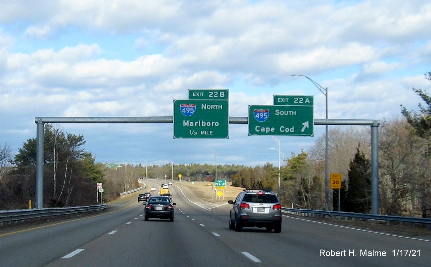 Image of overhead signage at ramp for I-495 South exit with new milepost based exit number and gore sign with yellow Old Exit 14A sign below on MA 24 North in Bridgewater, January 2021
