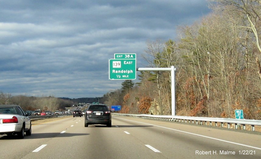 Image of 1/2 mile advance overhead sign for MA 139 East exit with new milepost based exit number on MA 24 North in Stoughton, January 2021