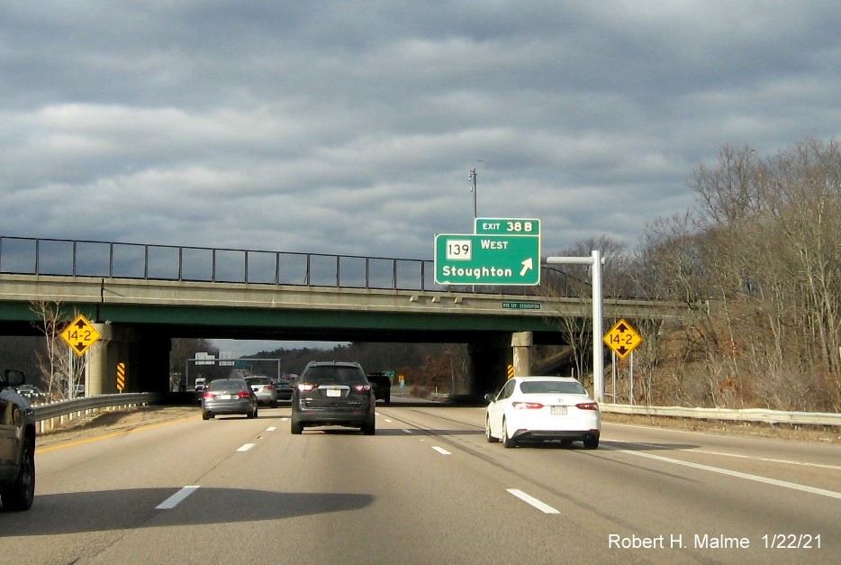 Image of overhead ramp sign for MA 139 East exit with new milepost based exit number on MA 24 North in Stoughton, January 2021