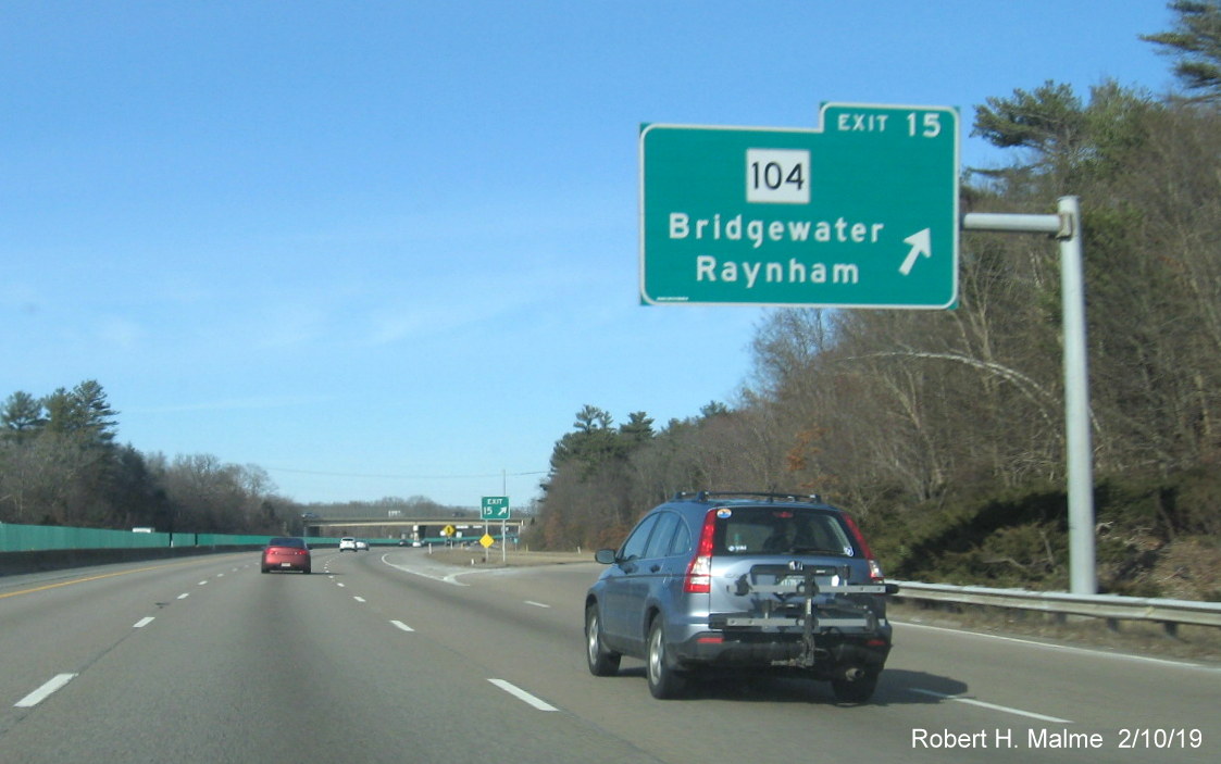 Image of new gore sign for MA 104 exit on MA 24 North in Bridgewater