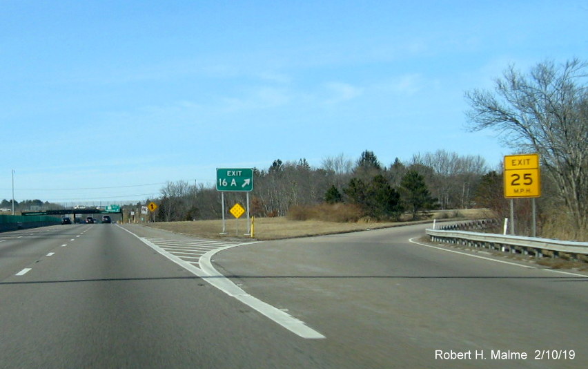 Image of recently placed new gore sign for MA 106 East exit on MA 24 in West Bridgewater