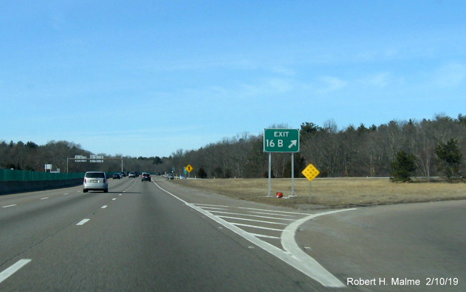 Image of recently placed new gore sign for MA 106 West exit on MA 24 North in West Bridgewater