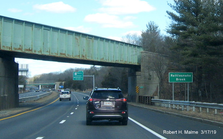 Image of new river crossing sign installed on MA 24 North in Freetown