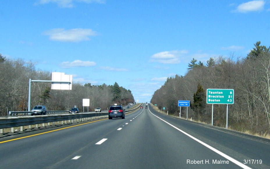 Image of new post-interchange distance sign along MA 24 North in Freetown