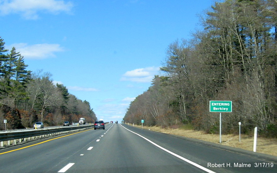 Image of newly placed town boundary sign for Berkley on MA 24 North prior to MA 140 exit.