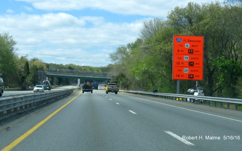 Image of Working Orange backed Travel Time Sign approaching MA 79 construction zone on MA 24/79 South in Freetown