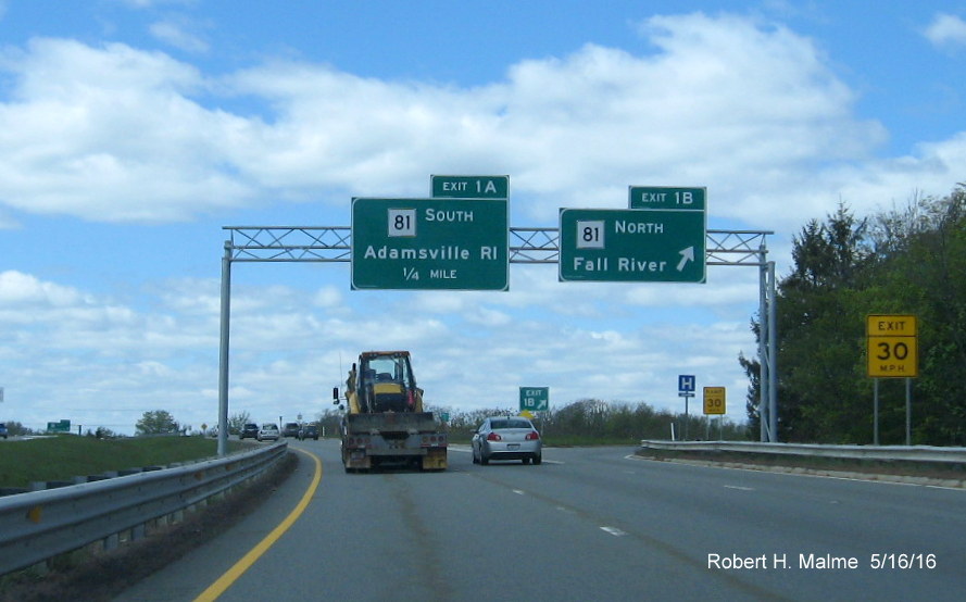 Image of 1/4 mile advance and exit off-ramp signage for MA 81 Exit on MA 24 South in Fall River