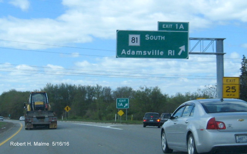 Image of overhead off-ramp sign for MA 81 South exit on MA 24 South in Fall River