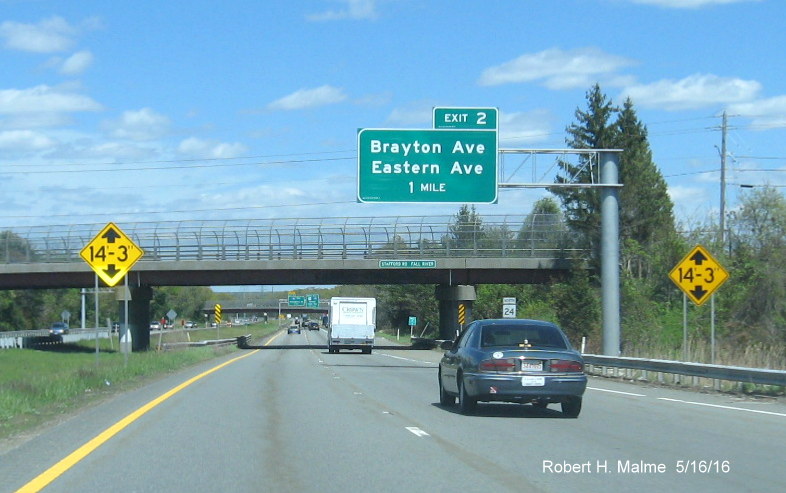 Image of 1-mile advance sign for Brayton Ave/Eastern Ave exit on MA 24 North in Fall River
