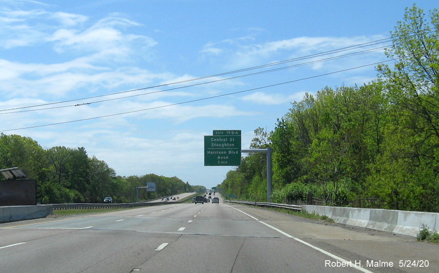 Image of newly placed 1-mile advance overhead sign for Central Street/Harrison Blvd exit on MA 24 South in Avon