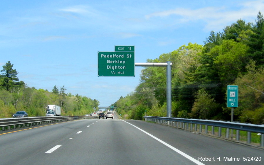 Image of recently placed 1/2 mile advance overhead sign for Padelford Street exit on MA 24 North in Berkley