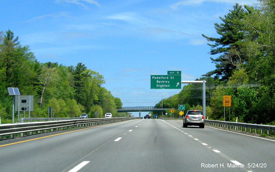 Image of recently placed overhead ramp sign for Padelford Street exit on MA 24 North in Berkley