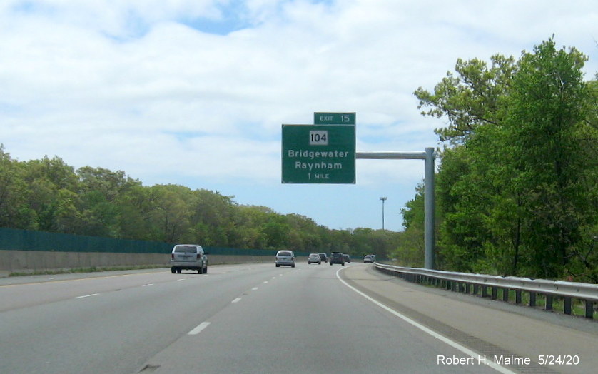 Image of newly placed 1-mile advance overhead sign for MA 104 exit on MA 24 South in Bridgewater