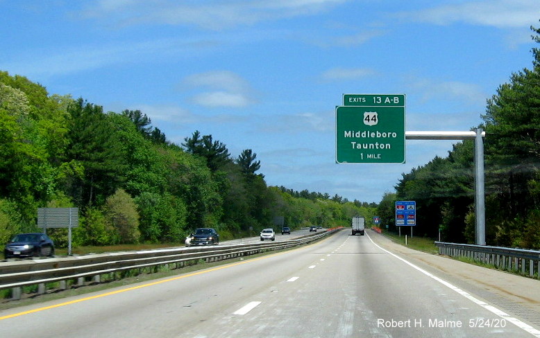 Image of recently placed 1-mile advance overhead sign for US 44 exit on MA 24 North in Taunton