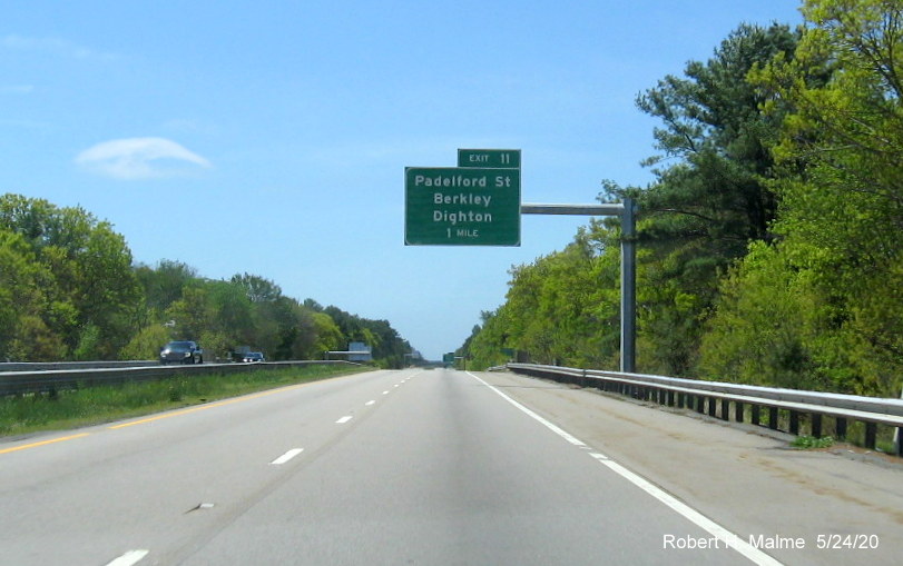 Image of recently placed 1-mile advance sign for Padelford Street exit on MA 24 South in Berkley