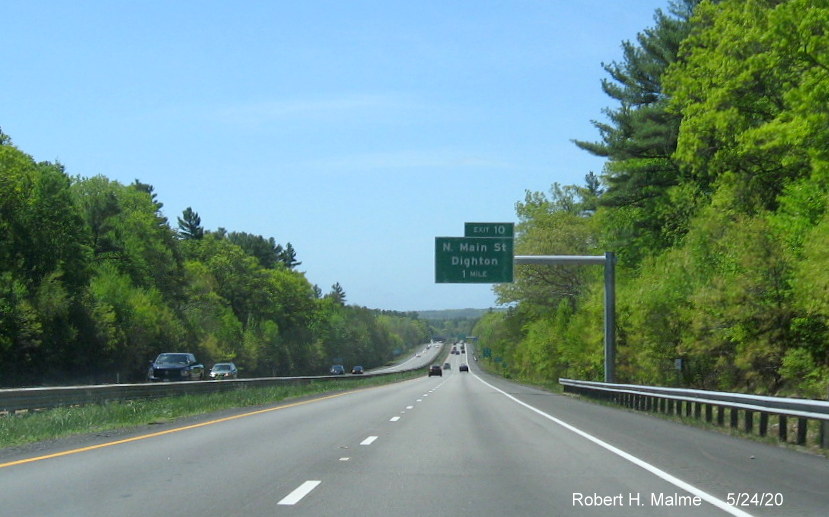 Image of recently placed 1-mile advance sign for North Main Street exit on MA 24 South in Berkley