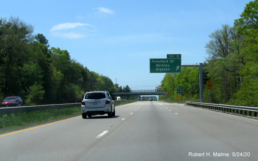 Image of recently placed overhead advance sign for Padelford Street exit on MA 24 South in Berkley