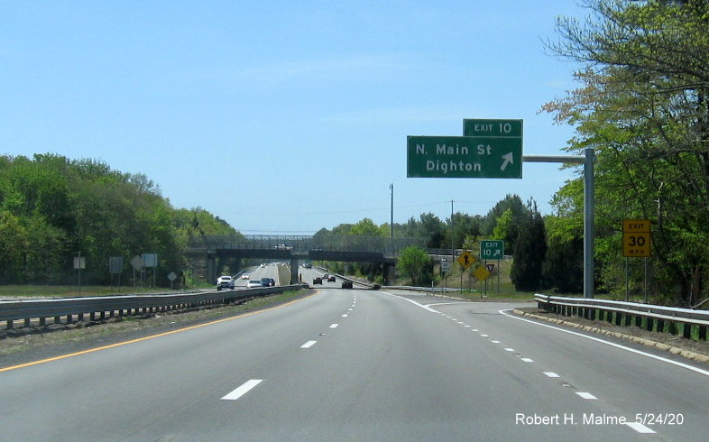 Image of recently installed overhead ramp sign for North Main Street exit on MA 24 South in Berkley