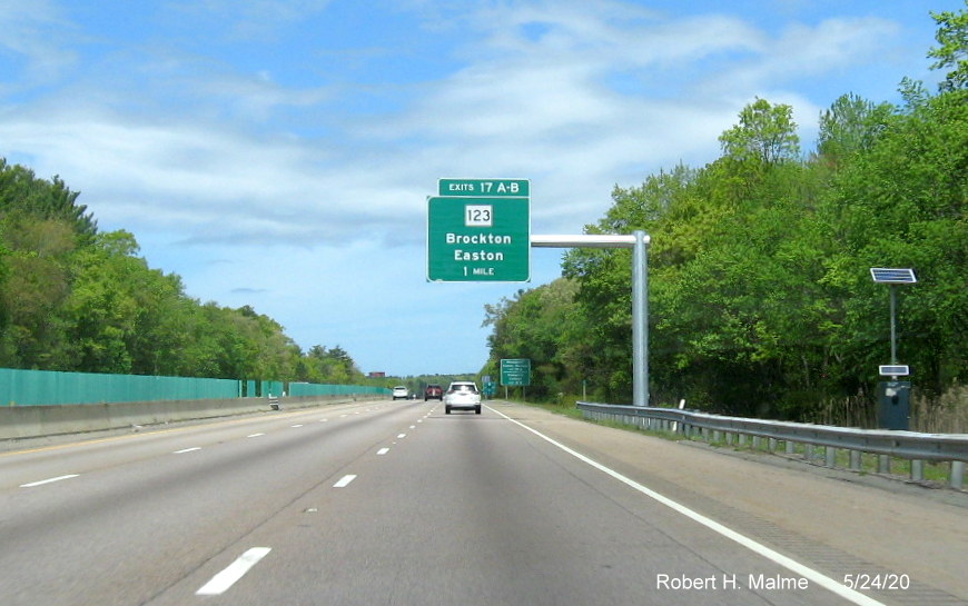 Image of recently placed 1-mile advance overhead sign for MA 123 exit on MA 24 North in Brockton
