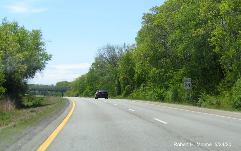 Image of new style South MA 24 reassurance marker after Highland Avenue exit in Fall River