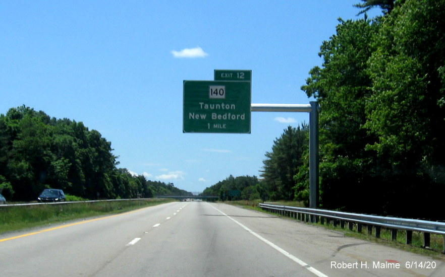 Image of newly placed 1-mile advance overhead sign for MA 140 exit on MA 24 South in Taunton, taken June 2020