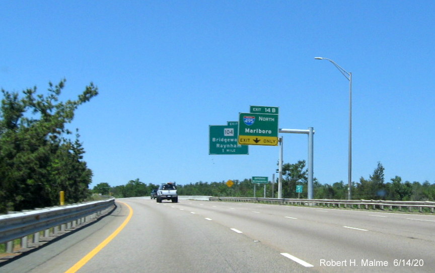 Image of newly placed overhead ramp sign for I-495 North followed by existing 1-Mile advance sign for MA 104 on MA 24 North in Raynham, taken June 2020