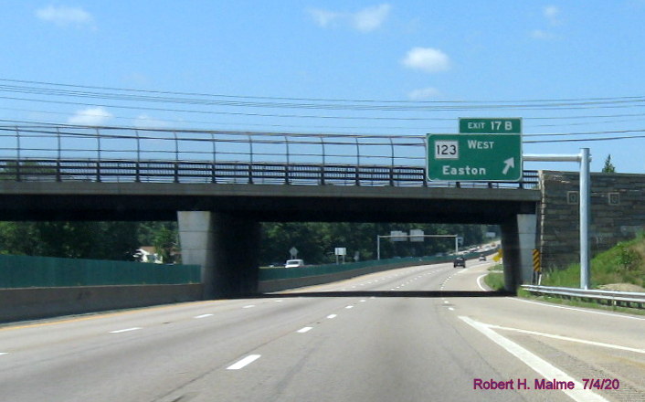 Image of newly placed overhead ramp sign for MA 123 West exit on MA 24 North in Brockton, taken July 2020