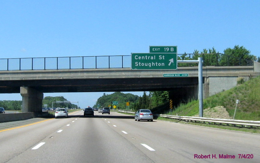 Image of newly placed overhead ramp sign for Central Street exit on MA 24 North in Avon, taken July 2020