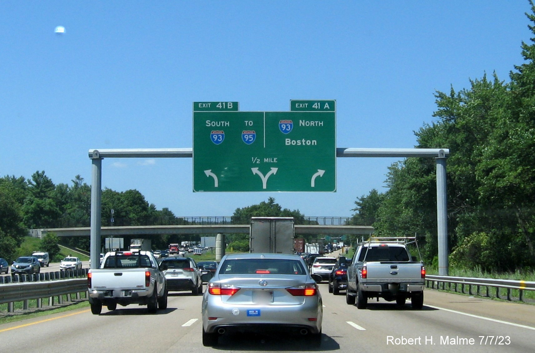 Image of 1/2 mile advance arrow-per-lane sign for I-93 exits with removed yellow Left Exit tab for I-93 South on MA 24 North in Randolph, July 2023