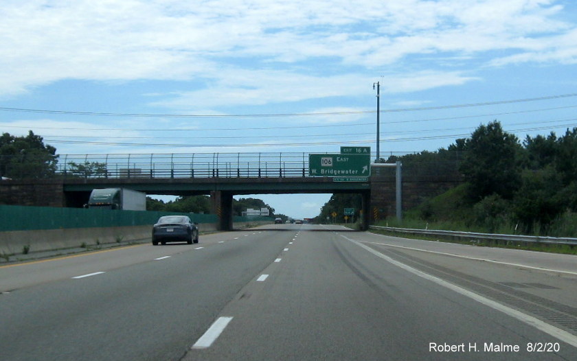 Image of overhead ramp sign for MA 106 East exit on MA 24 South in West Bridgewater, August 2020