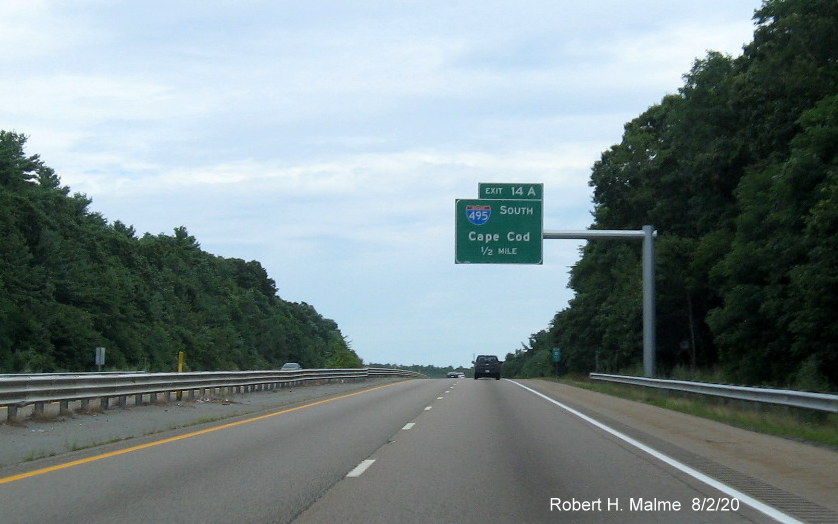 Image of recently placed 1/2 mile advance overhead sign for I-495 South exit on MA 24 North in Raynham, August 2020