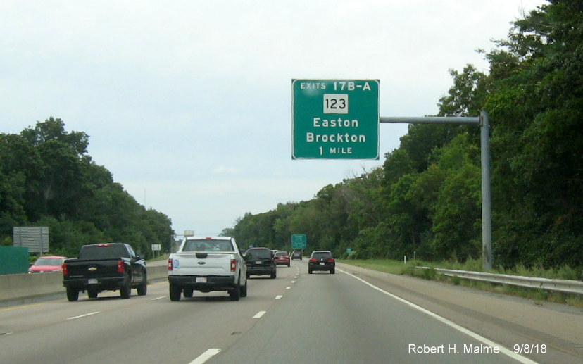 Image of overhead 1-mile advance sign for MA 123 exit on MA 24 South in Brockton in Sept. 2018