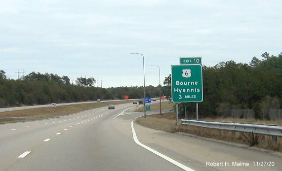 Image of a 3-miles advance ground mounted sign for US 6 exit with new milepost based exit number on MA 25 East in Bourne, November 2020