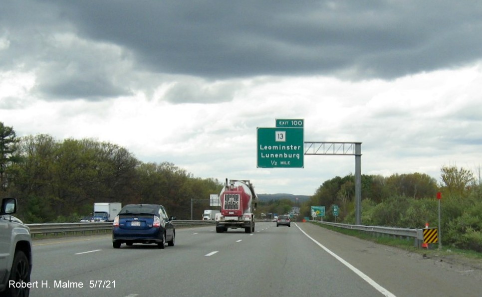 Image of 1/2 mile advance overhead sign for MA 13 exit with new milepost based exit number on MA 2 West in Leominster, May 2021