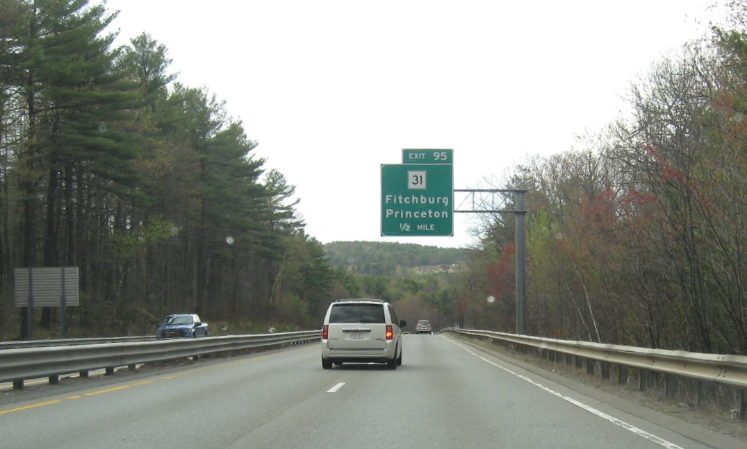 Image of 1/2 mile advance overhead sign for MA 31 exit with new milepost based exit number on MA 2 West in Fitchburg, May 2021