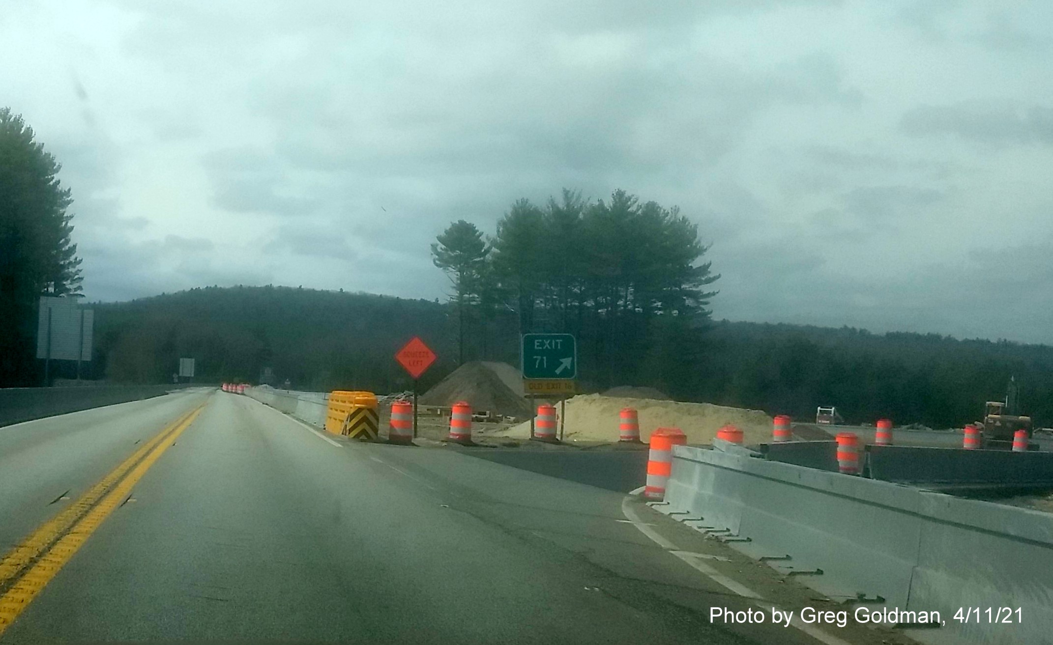 Image of gore sign for US 202 South exit with new milepost based exit number and yellow Old Exit 16 sign attached below on MA 2 West in Athol, by Greg Goldman, April 2021