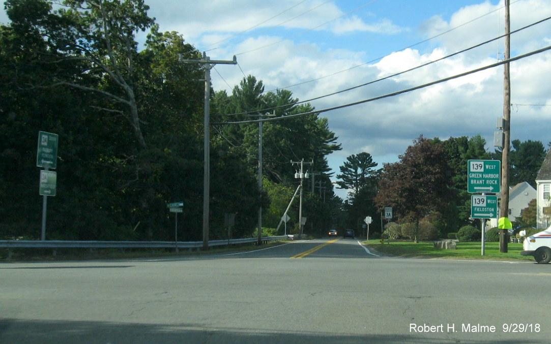 Image of guide signs at intersection of MA 3A North and MA 139, where West 139 goes east, in Duxbury