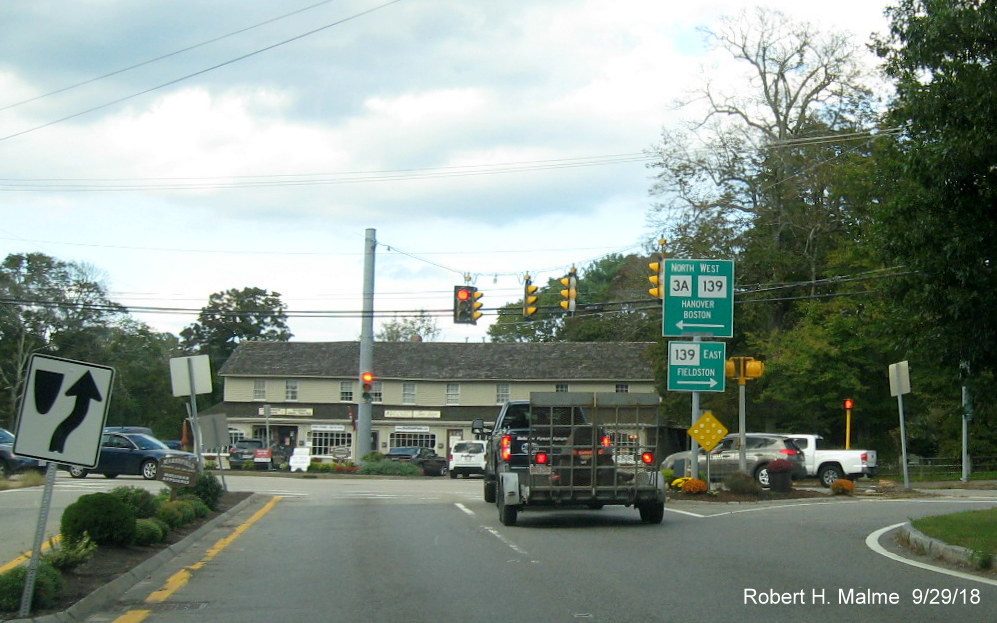Image of guide signs at the intersection of MA 3A North and MA 139 in Marshfield