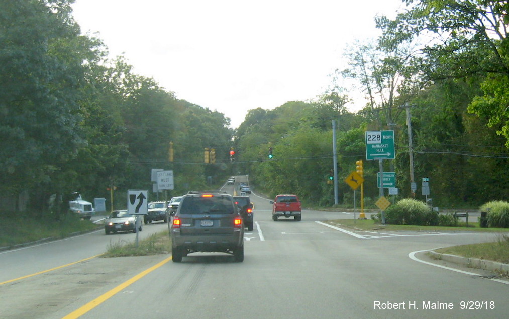 Image of guide signage for MA 228 North on MA 3A in Hingham